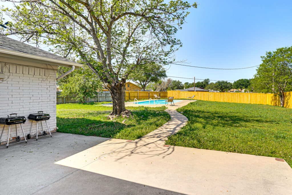 travel nurse decompression housing Wichita Falls private pool furnished monthly rental United Regional
